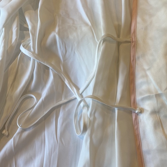 NWT Ladies Mrs. bridal silk robe size medium - Picture 6 of 8